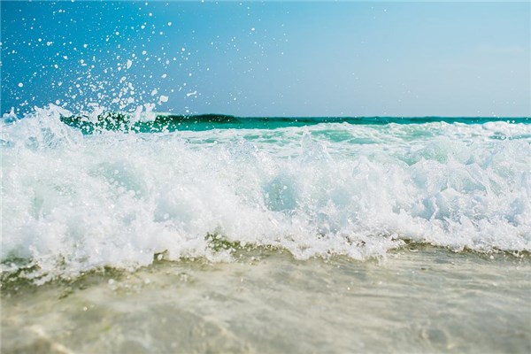 梦见大海涨水_周公解梦 梦见海水上涨_事业财运机遇