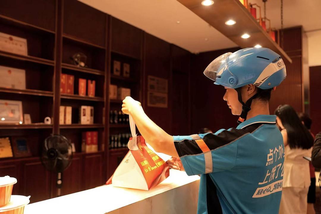餐饮的发展趋势_老牌餐饮外卖转型经验_成都餐饮市场外卖大战