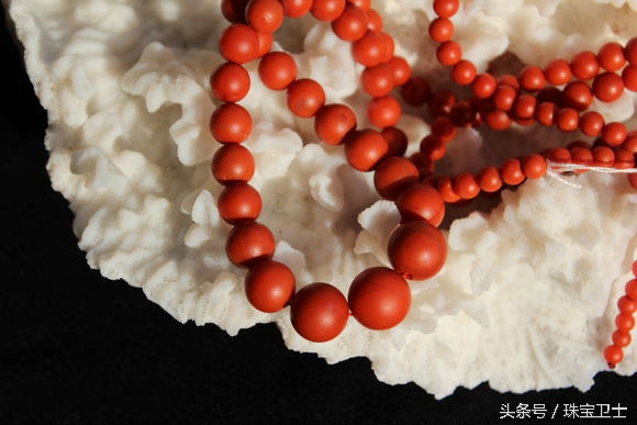南红玉石品种_南红盘玩后有什么变化_南红颜色分类