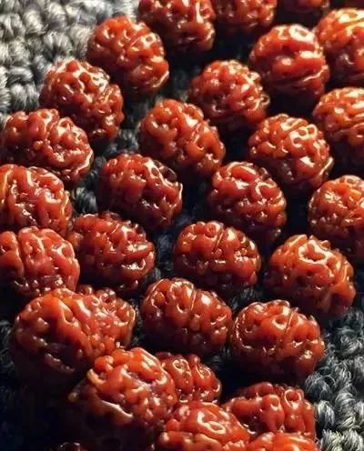 星月菩提包浆后开片_南红盘玩后有什么变化_金刚菩提包浆方法