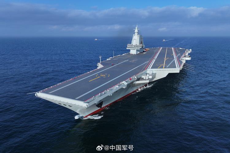 中船探索01号076型两栖攻击舰分析_航母下水 大涨_中国海军2024年下水舰艇数量